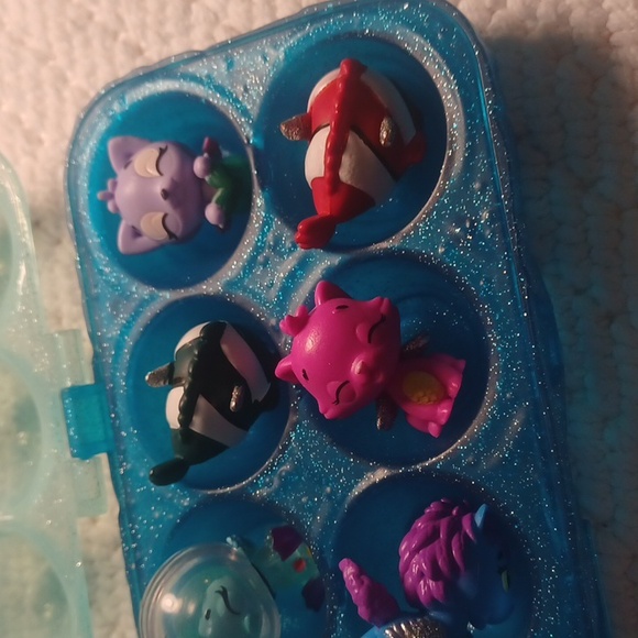 Hatchimals With Case - Picture 3 of 5